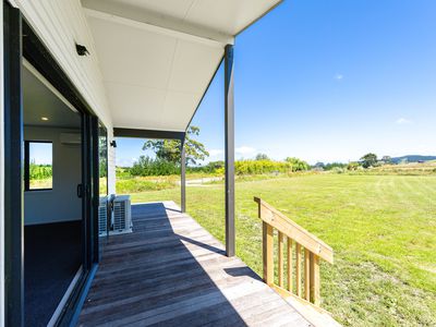 20 Journeys End, Tapora