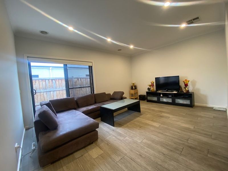 23 Chromite Circuit, Weir Views