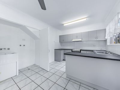 9 / 11 Island Close, Cannonvale