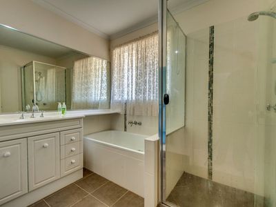 40-48 WOODEND COURT, Park Ridge