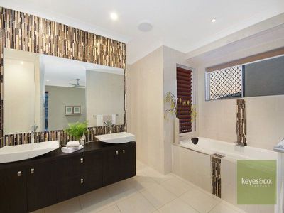42 Shoalmarra Drive, Mount Low