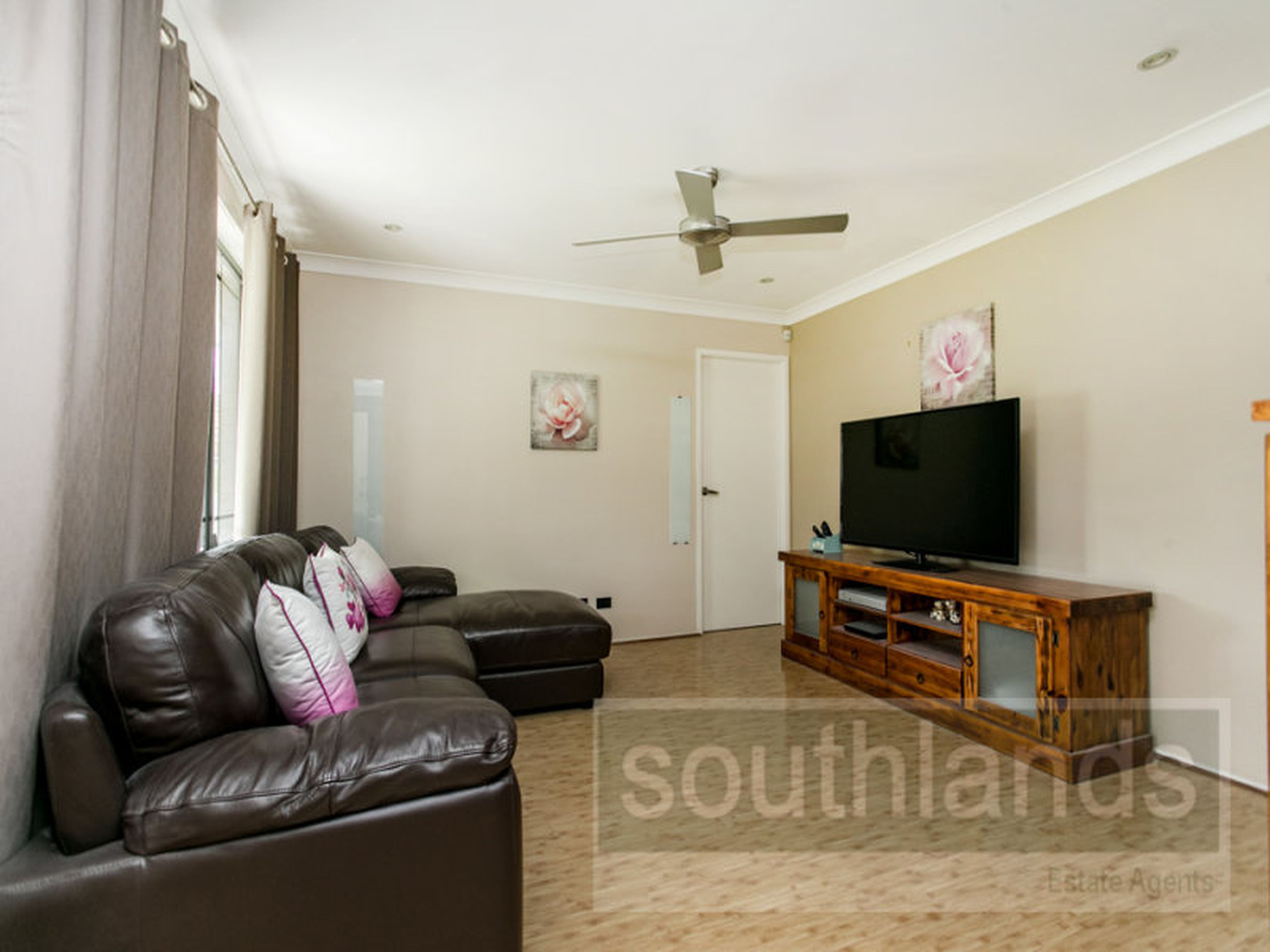 5 Yenna Place, GLENMORE PARK