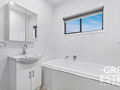 2 / 8 Ardmore Street, Cranbourne