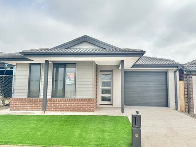 125 Plane Avenue, Mambourin