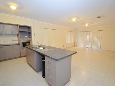 2B Clovelly Crescent, Lynwood