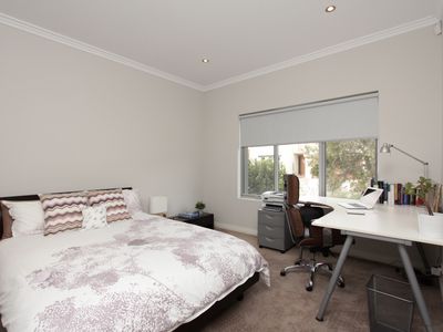 6 Barrow Crescent, North Coogee