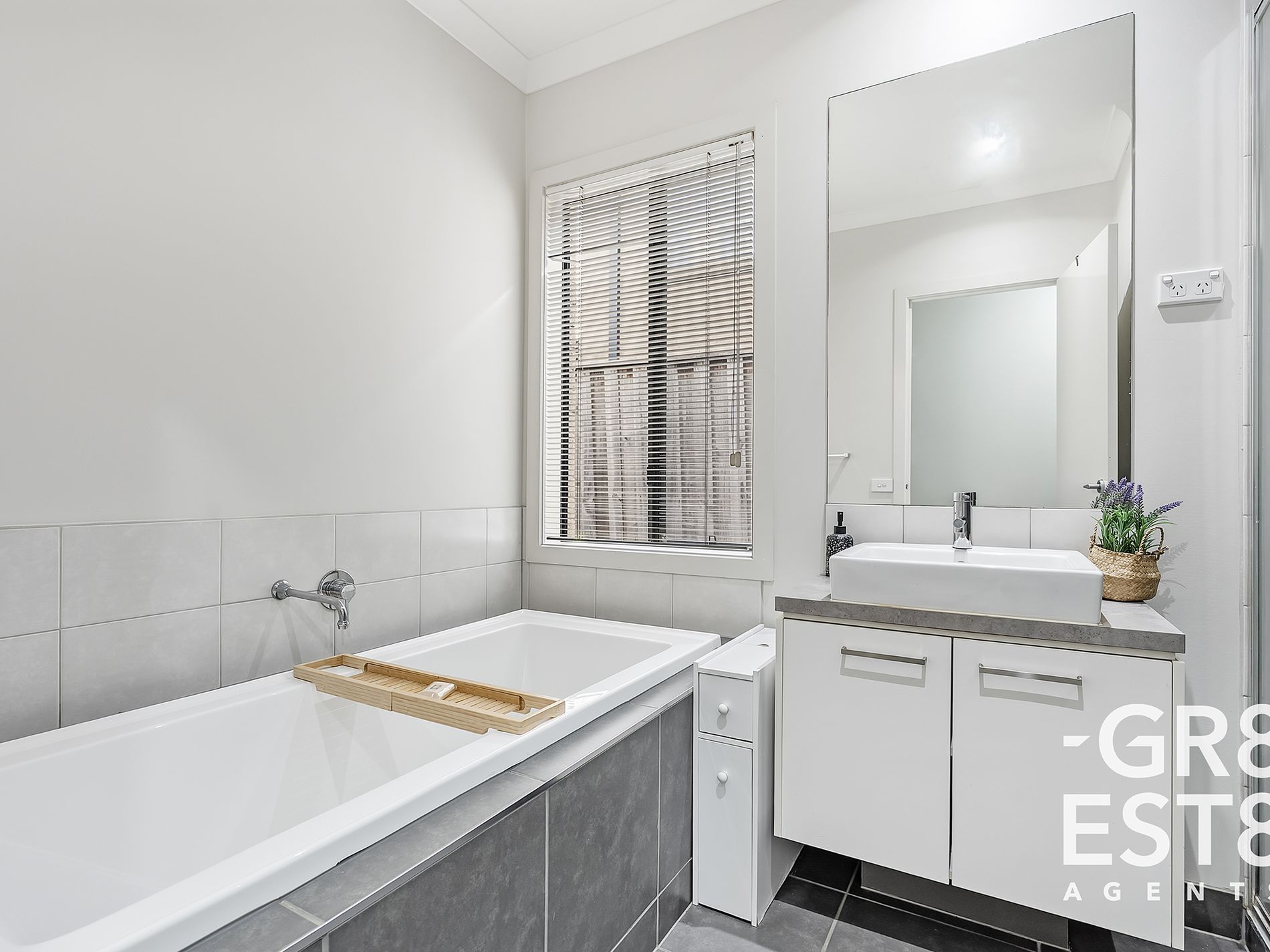 8 John Russell road, Cranbourne West