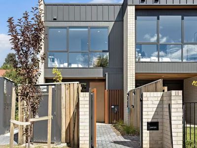 5 / 4 - 6 Coolac Place, Braddon
