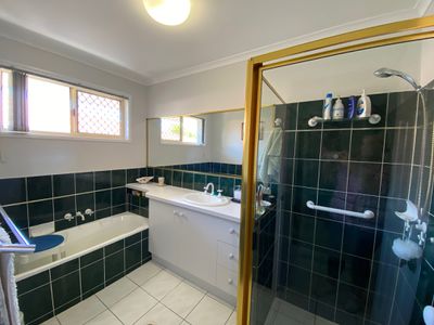 6 Deloraine Avenue, Urangan