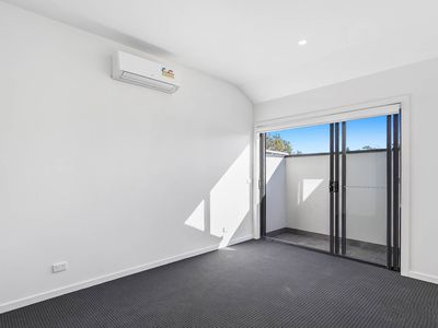 2 / 223 Woods Street, Newport