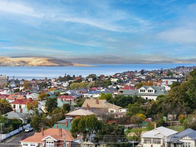 2 / 35 Valley Street, West Hobart