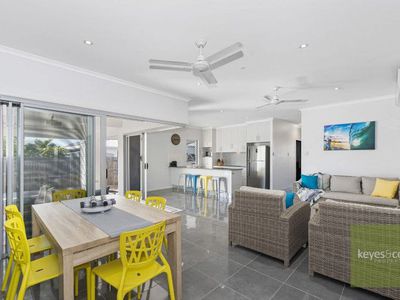 6 Huntsmans Crescent, Shaw