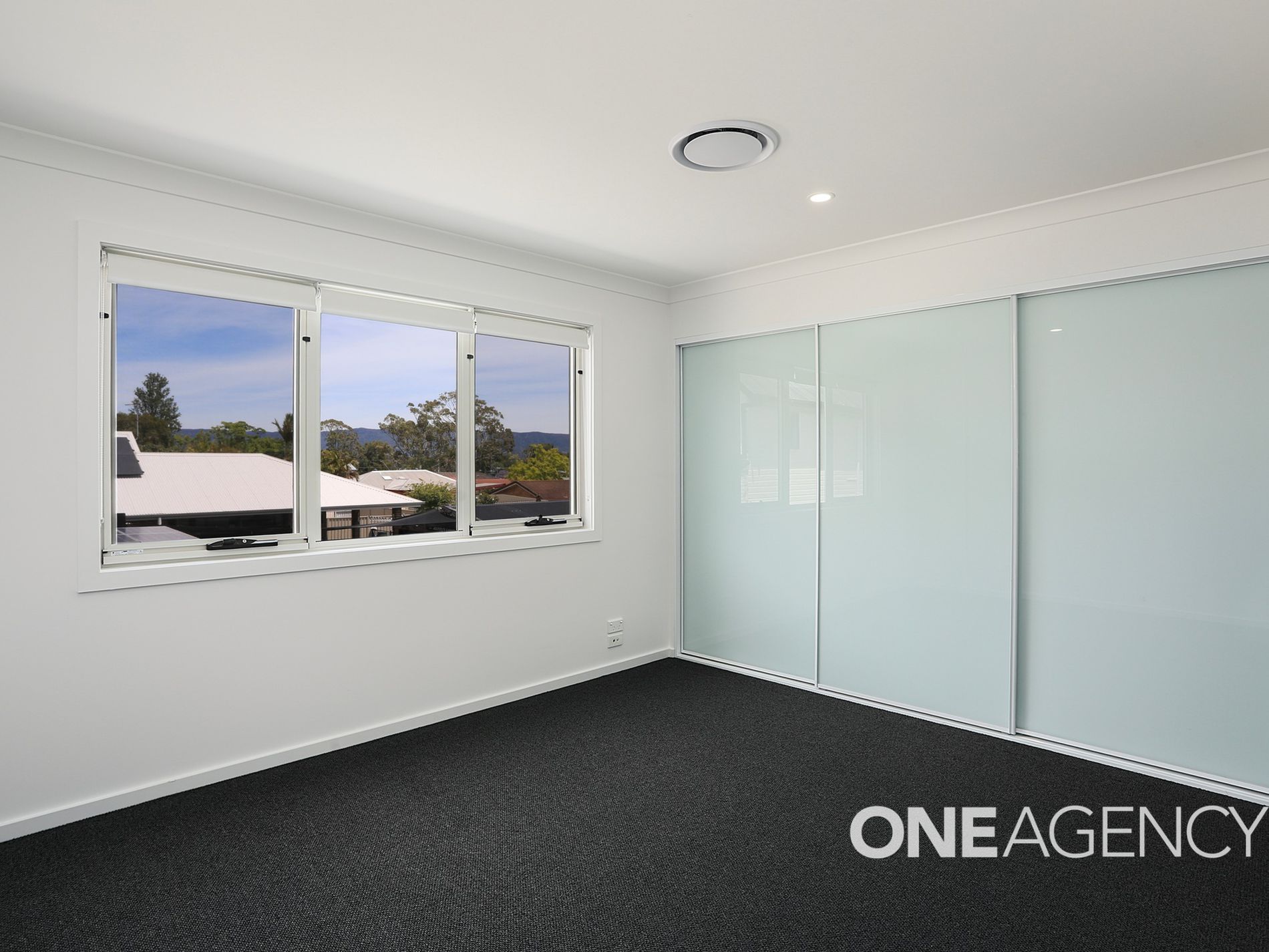 2 / 28 Fisher St, Oak Flats
