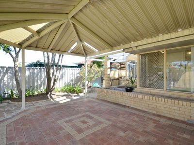 19 Forest Lake Drive, Thornlie