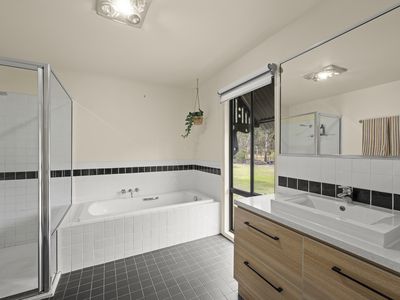 550 Howes Creek Road, Mansfield