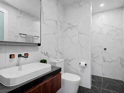 24 / 48 Sir Leslie Thiess Drive, Townsville City