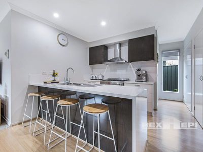 8 Camolina Way, Clyde North