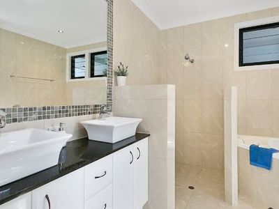 8 Lakeside Drive, Peregian Springs