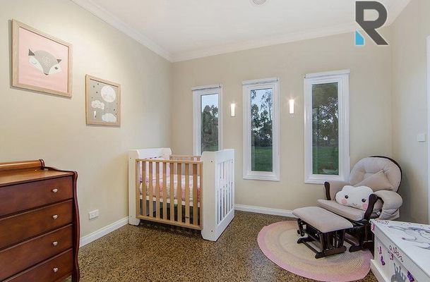 8 The Dress Circle, Oaklands Junction