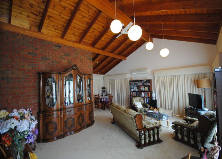 2 Caringal Court, Portland