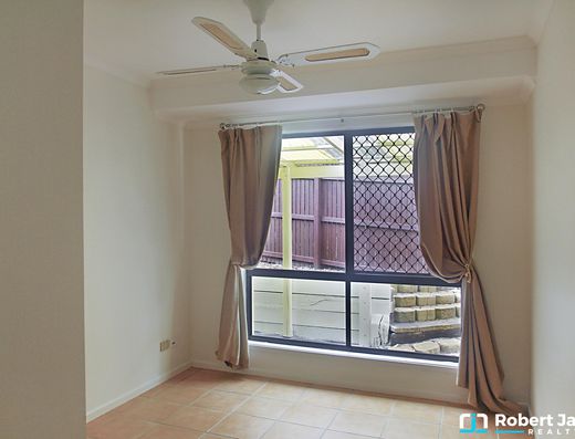 Noosa Heads Single Level Family Home with Resort Style Pool image 9