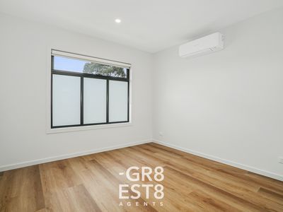 2 / 25 Navarre Drive, Cranbourne West