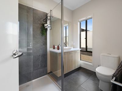 5 Dardinal Lane, Warrnambool