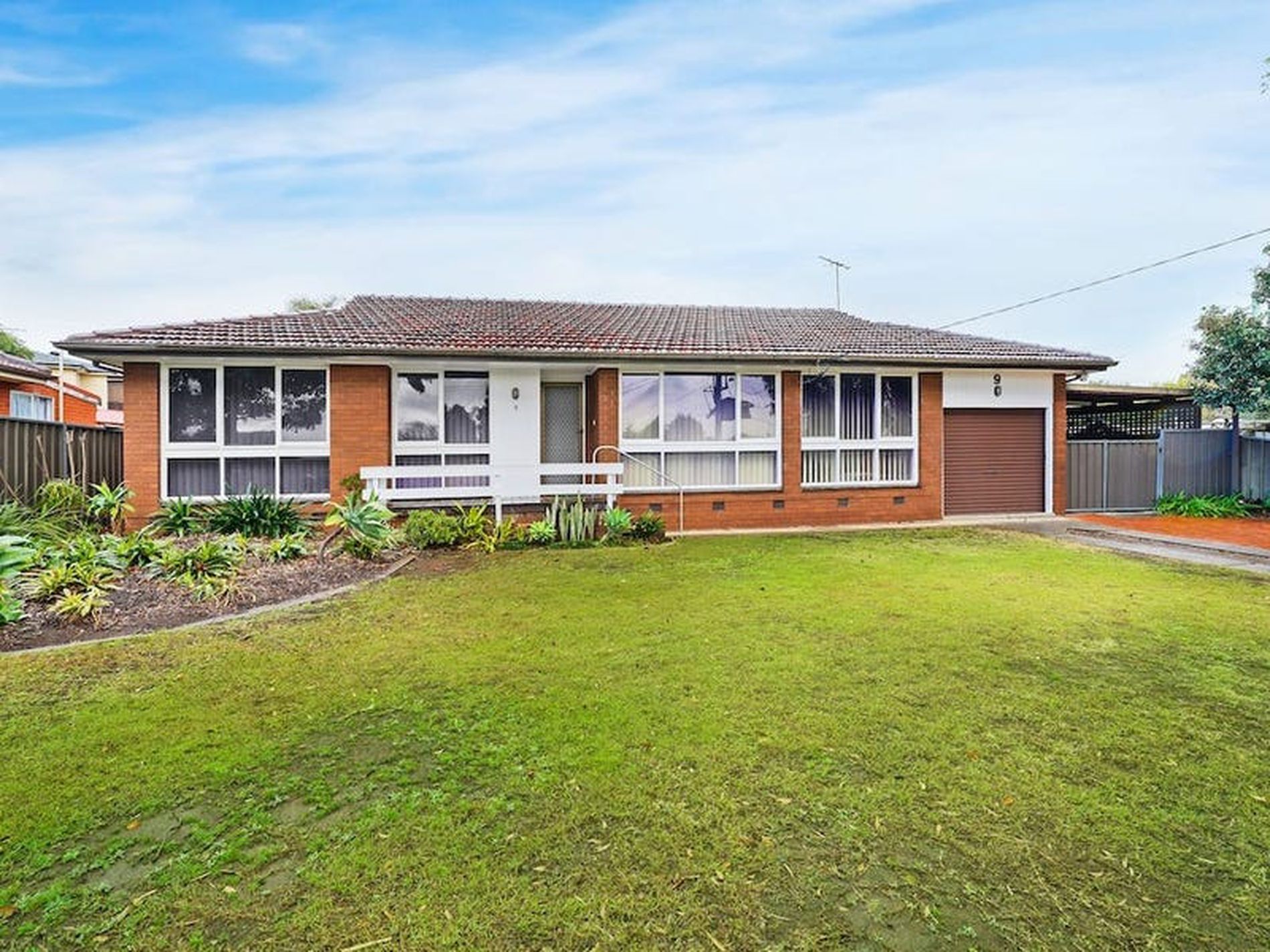 9 Dredge Avenue, Moorebank