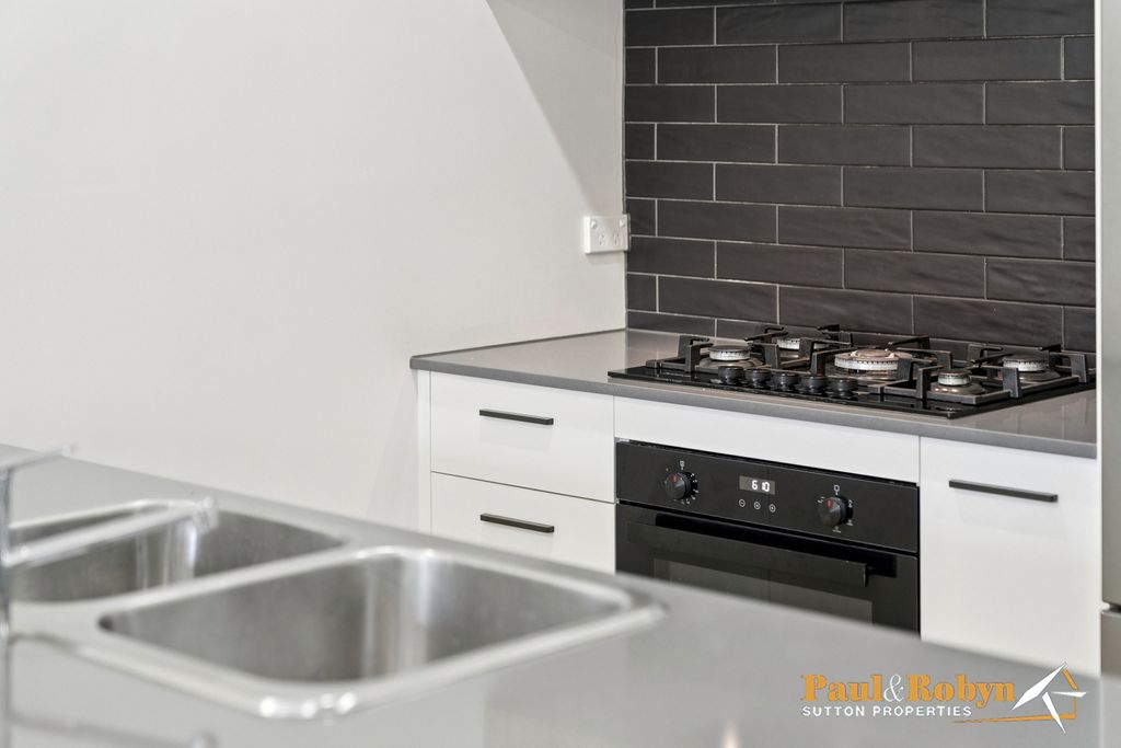 11C Woodberry Avenue, Coombs