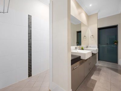 2 Pamphlet Lane, Coomera