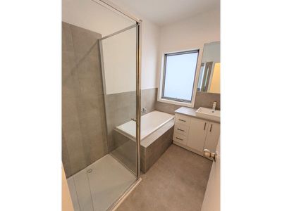 8 / 5 Helms Street, Newcomb