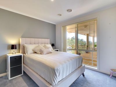 2 Camphorwood Close, Jerrabomberra