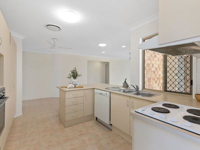 71 Matthews Way, Wakerley