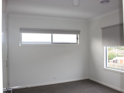 2 Holyrood Avenue, Newtown