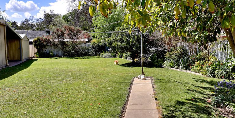 7 Charman Ave, Euroa