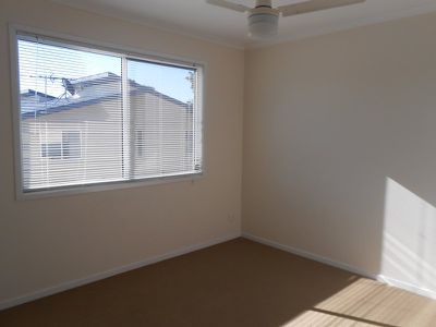 4 / 16 Green Street, Booval