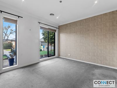 9 Stoneleigh Road, Cranbourne North