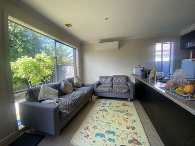 2 / 8 Flower Gum Crescent , Tarneit