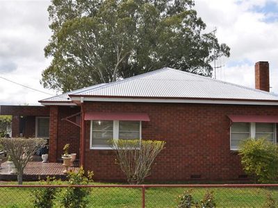 92 Ferry St, Forbes