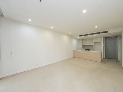 605 / 70 Queens Road, Melbourne
