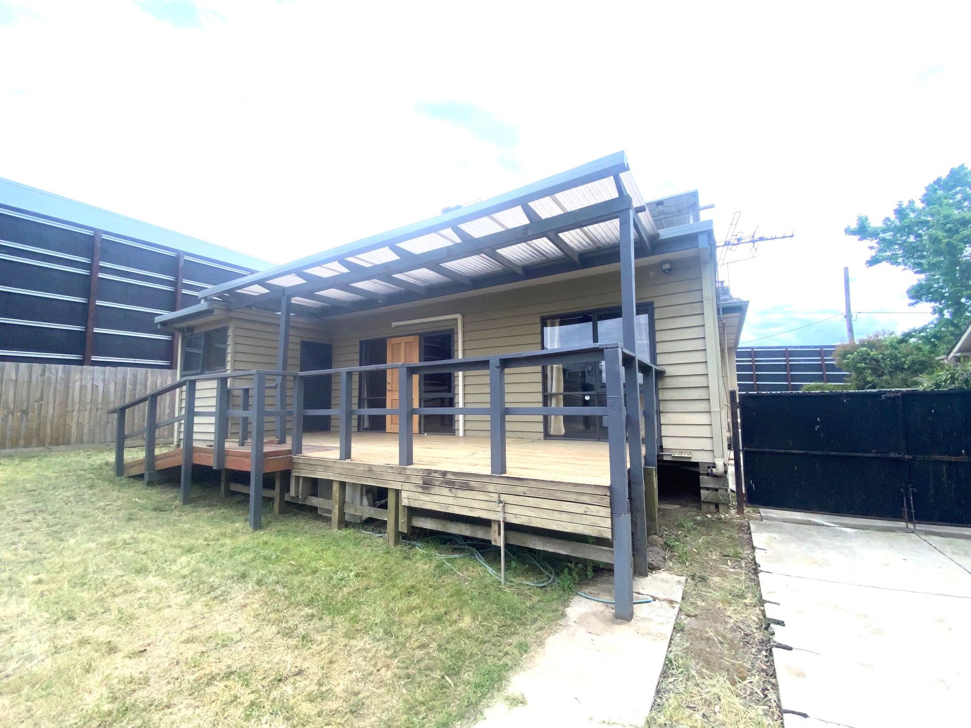 12 Lenola Street, Macleod