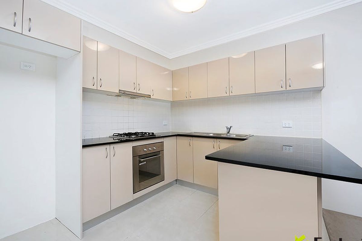 18 / 32 Short Street, Homebush