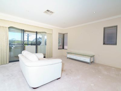 6 Waterview Parade, Ascot