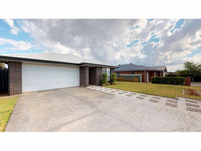 70 Dunheved Circle, Dubbo
