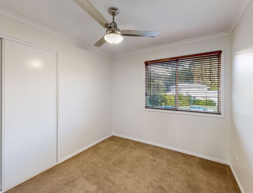 Spacious Family Living Opposite Tewantin Golf Course image 19