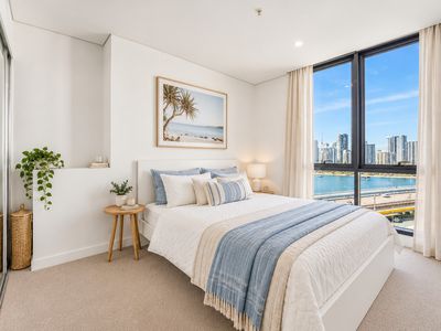 911 / 2 Como Crescent, Southport
