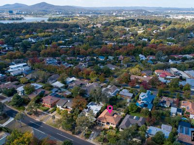98 Hopetoun Circuit, Yarralumla