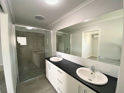 54 Edge Court, Manoora