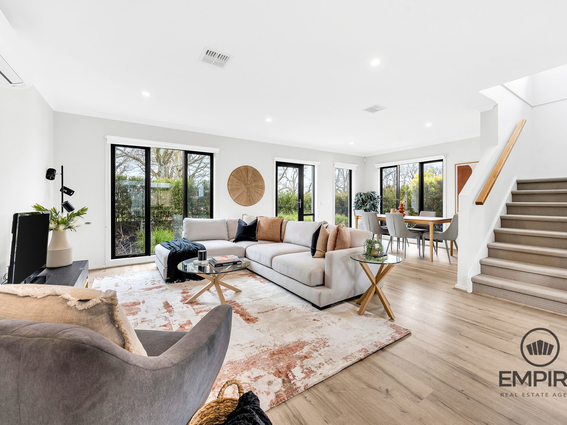 2 Plenty Way, Cranbourne North