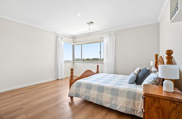 43 Holloways Ridge, Secret Harbour